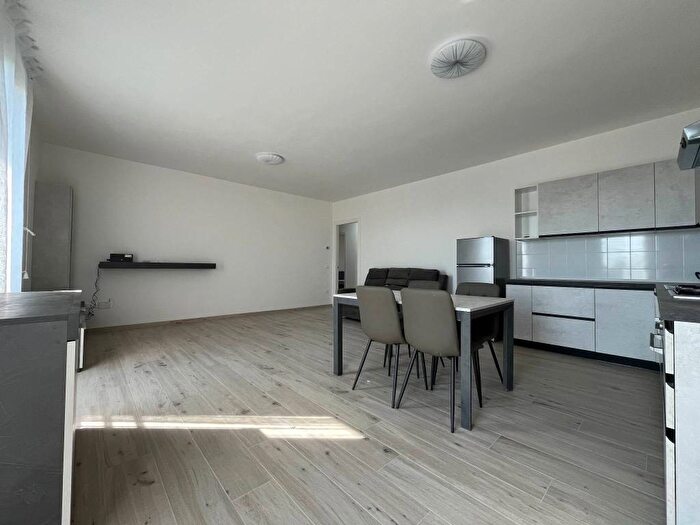 Appartamento trilocale in affitto in Via Benedetto Briosco, Centro, Ponte San Nicolò