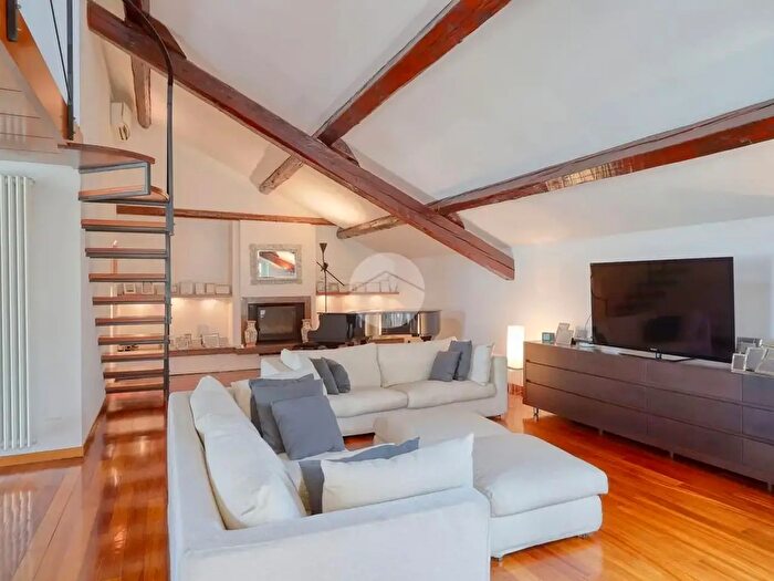 Appartamento con 5 locali in vendita in Via M Venegoni, Gallarate