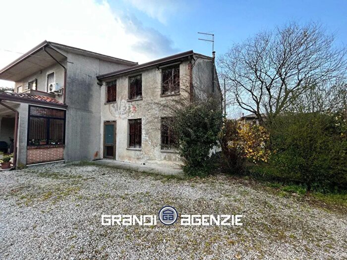 Casa quadrilocale in vendita in Via Guglielmo Marconi, Morgano