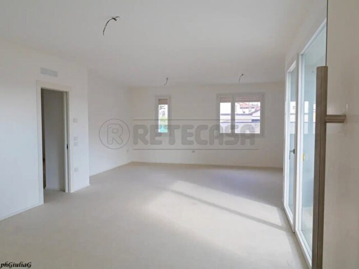 Appartamento con 5 locali in vendita in Piazza delle Fornaci, Villaverla