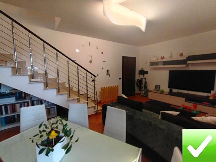 Casa con 5 locali in vendita in Reggio Calabria