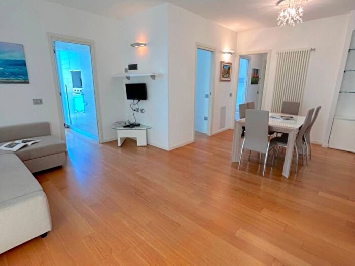 Appartamento quadrilocale in affitto in Viale Dante Alighieri, Alba Mare, Riccione