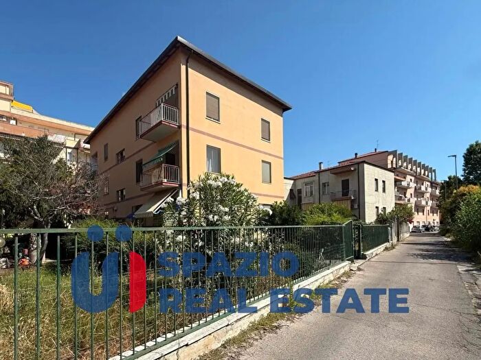 Appartamento quadrilocale in vendita in Via Francesco Caracciolo, Pescara