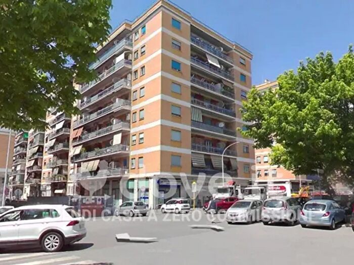 Appartamento con 5 locali in vendita in Via Vestricio Spurinna, Roma