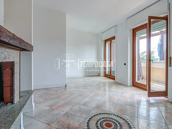 Appartamento trilocale in vendita in Via Arbusta, Turbigo