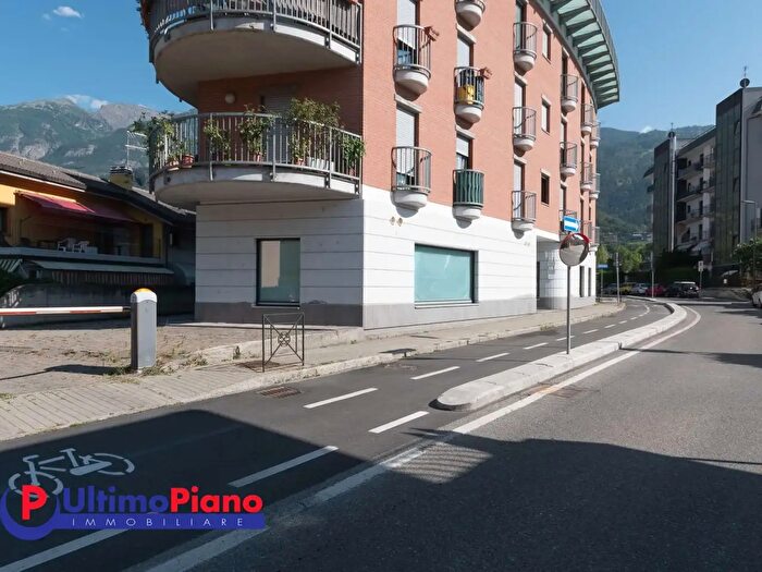Appartamento trilocale in vendita in Via Kaolack, Aosta