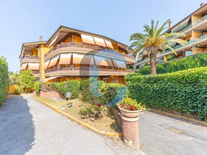 Appartamento trilocale in vendita in Viale dell'Arcipretura, Monte Porzio Catone