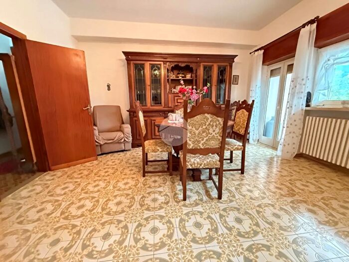 Appartamento con 5 locali in vendita in Strada Statale Bis, Rocca Di Mezzo