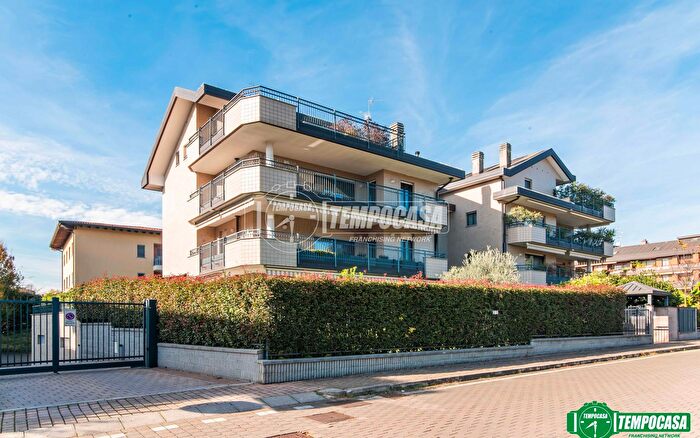 Appartamento trilocale in vendita in Via Vismara, Arese