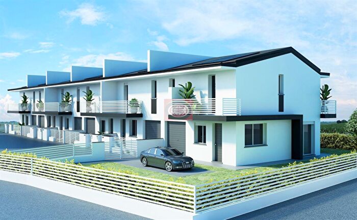 Casa con 5 locali in vendita in Cesena