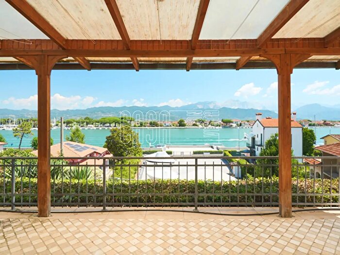 Casa con 9 locali in vendita in Via dell'Angelo, Ameglia