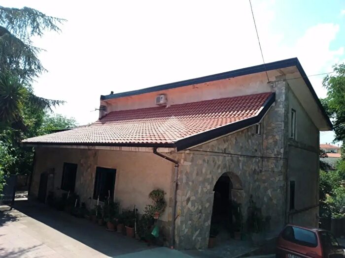 Appartamento quadrilocale in vendita in Via Rosa Conforti, Marano Marchesato