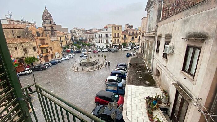 Appartamento trilocale in vendita in Piazza Duomo Carini Palermo, Carini