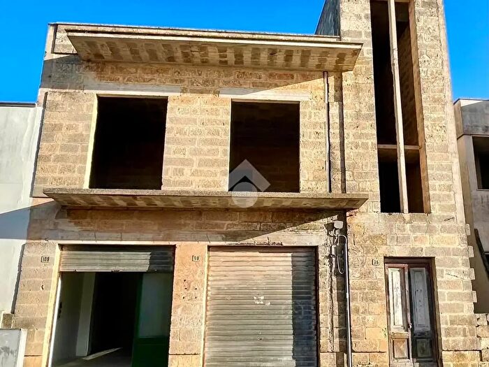 Casa con 5 locali in vendita in Via I Maggio, PresicceAcquarica