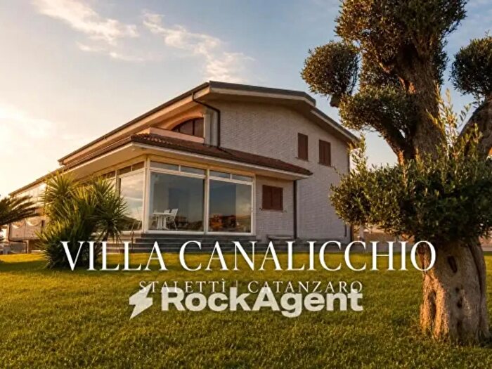 Casa con 5 locali in vendita in Via Canalicchio, Staletti