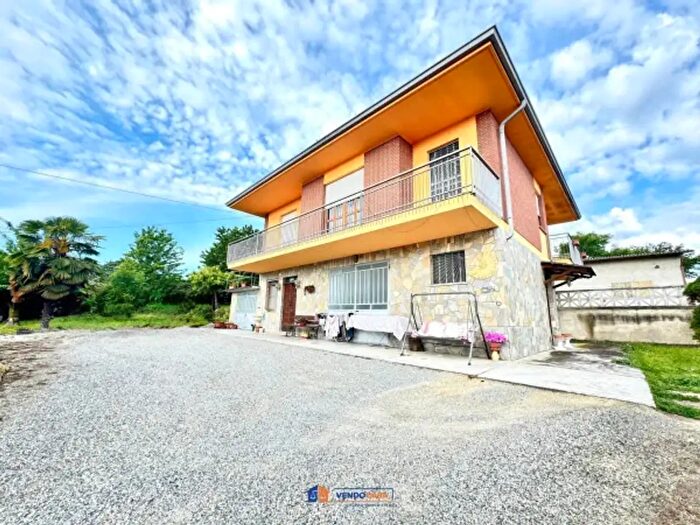 Casa quadrilocale in vendita in Via Santo Stefano, Montegrosso DAsti
