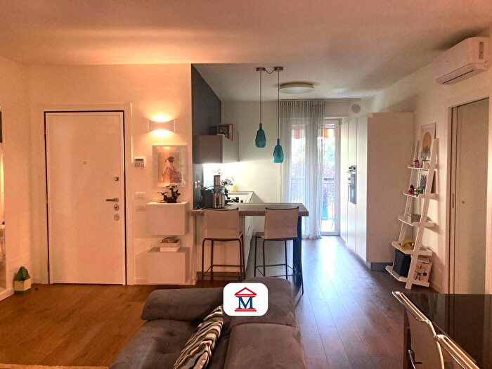 Appartamento trilocale in vendita in Via Valtellina, Milano