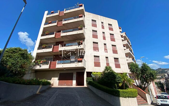 Appartamento trilocale in vendita in Salita Villa Contino, Messina