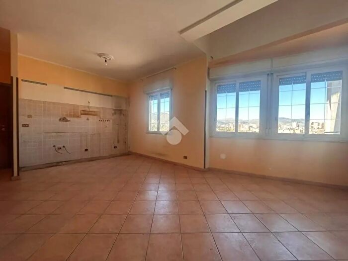 Appartamento trilocale in vendita in Via Villagrazia, Palermo