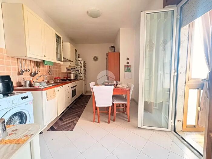 Appartamento trilocale in vendita in Via Rigoletto, Napoli