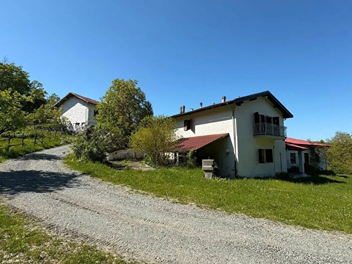 Casa con 8 locali in vendita in Via Avera, Mioglia