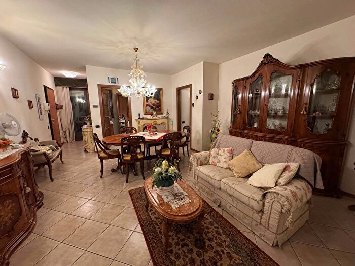 Appartamento quadrilocale in vendita in Via II Giugno a Certaldo Firenze, Certaldo