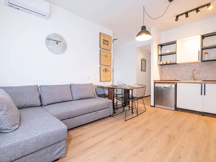 Appartamento trilocale in affitto in Via Cesare Pascarella, Trastevere, Roma