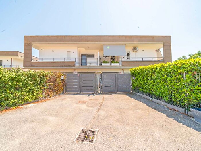 Casa bilocale in vendita in Via Geminiano Montanari, Le Vignole Aeroporto, Fiumicino
