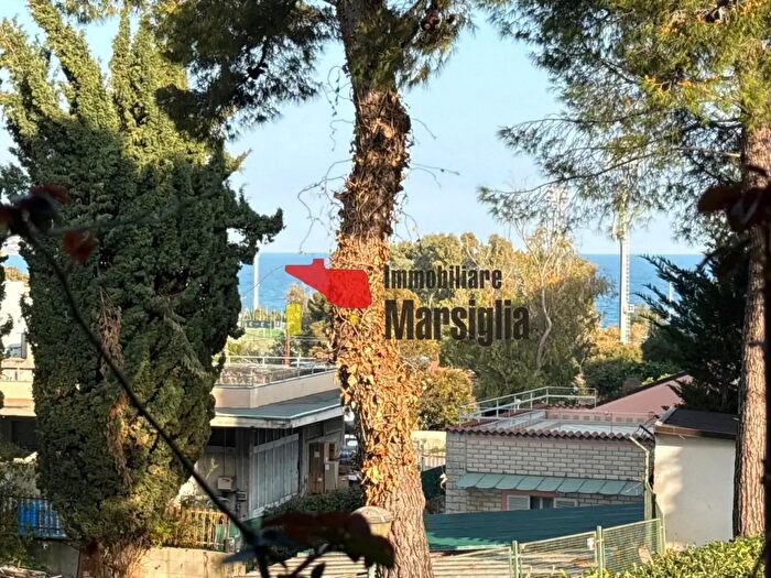 Appartamento trilocale in vendita in Strada Bonmoschetto, Sanremo