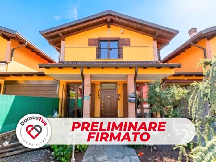 Casa quadrilocale in vendita in Via Publio Virgilio Marone, Tradate