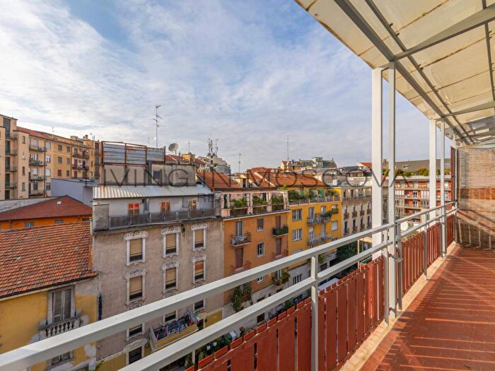 Appartamento trilocale in affitto in Via Andrea Pellizzone, Città Studi, Milano