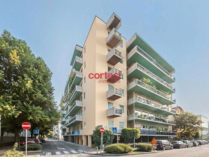 Appartamento con 5 locali in affitto in Via Generale Armando Diaz, San Paolo, Bergamo