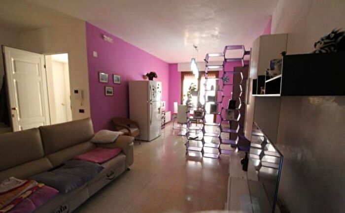 Appartamento con 6 locali in vendita in Via Socrate, Grottaglie