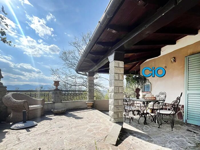 Casa con 6 locali in vendita in Camugnano