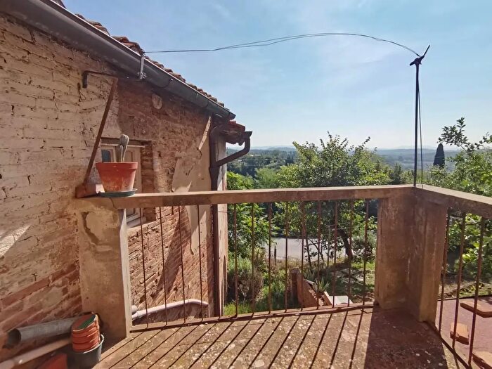 Casa con 10 locali in vendita in Palaia