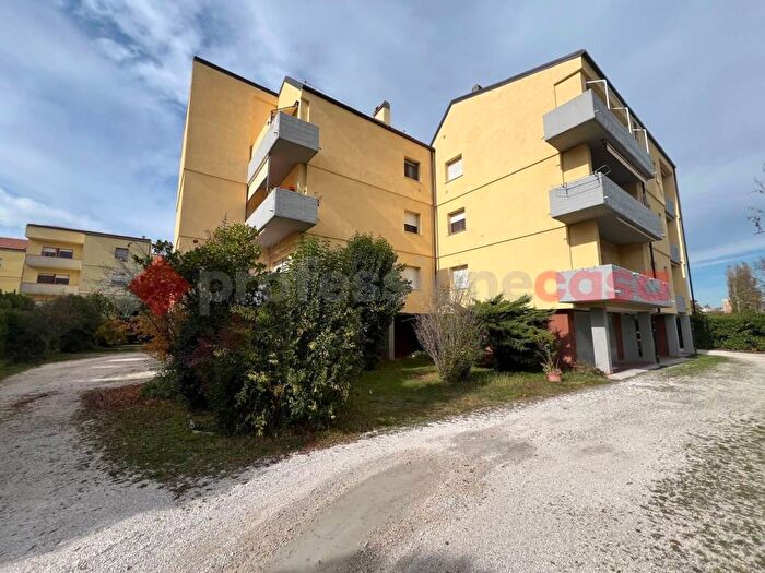 Appartamento con 5 locali in affitto in Via Einaudi, Rieti