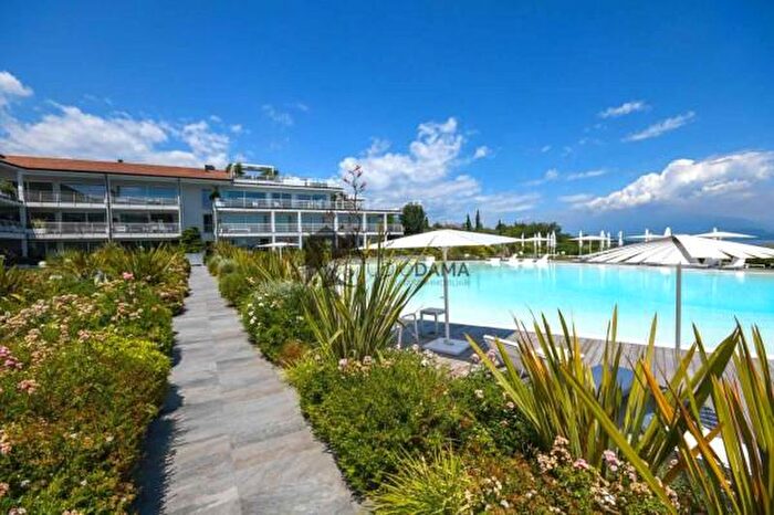 Casa quadrilocale in vendita in Padenghe Sul Garda