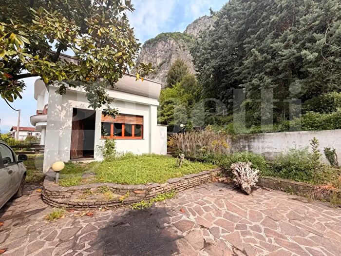 Appartamento in vendita in Lungolario Piave, Lecco