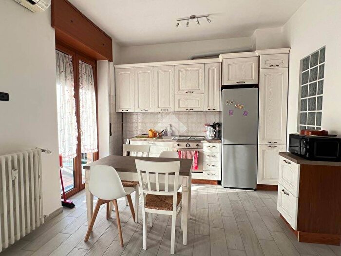 Appartamento trilocale in affitto in via di vittorio, Novate Milanese