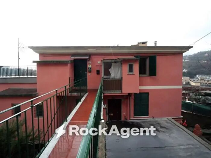 Appartamento trilocale in vendita in Via Campodonico, Genova