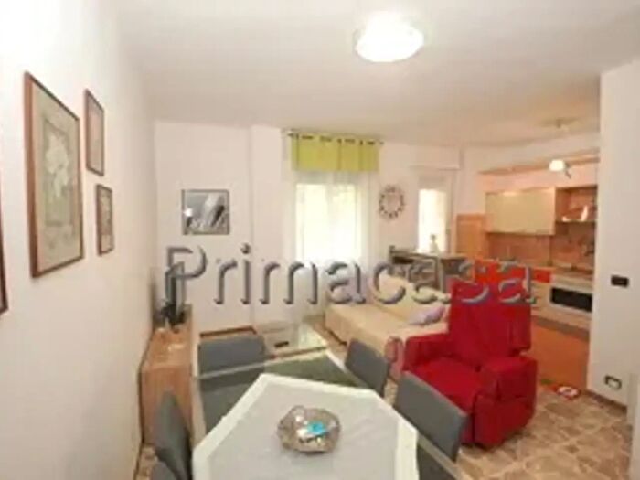 Appartamento trilocale in vendita in Viale Gramsci, Modena