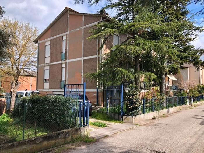 Appartamento con 5 locali in vendita in Via Piana, Todi