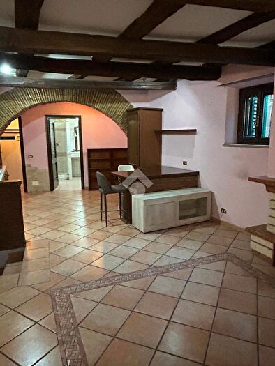 Appartamento trilocale in affitto in Via Garibaldi, Olevano Romano