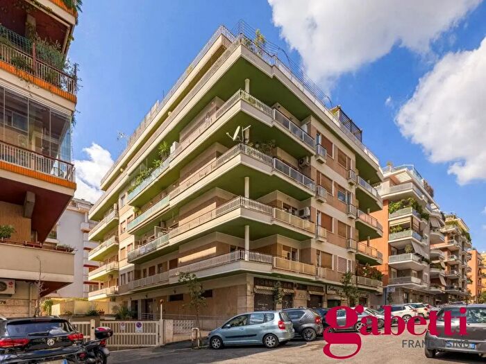Appartamento trilocale in vendita in Via Attilio Friggeri, Roma
