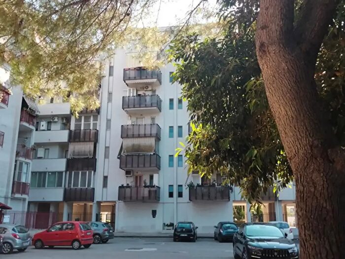 Appartamento quadrilocale in vendita in Via Lago di Viverone, Taranto
