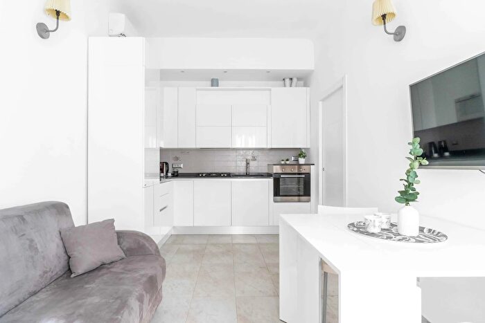 Appartamento monolocale in affitto in Via Tonale, Milano