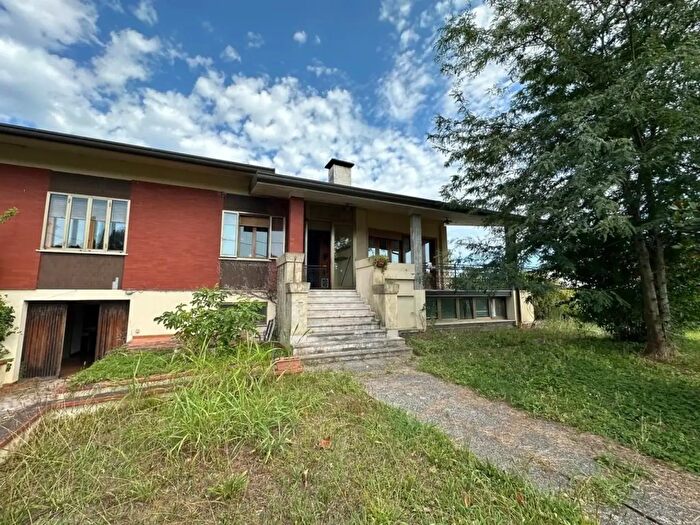 Casa con 5 locali in vendita in Carlino