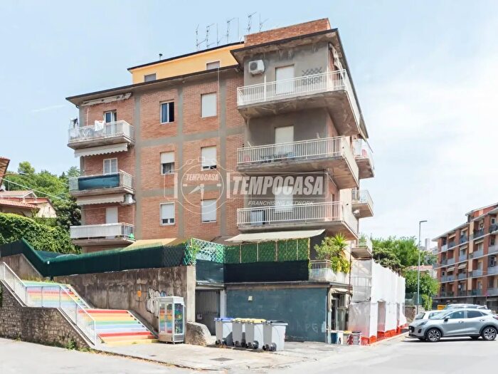 Appartamento trilocale in vendita in Via Raffaele Omicini, Perugia