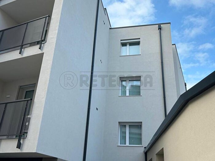 Appartamento con 6 locali in affitto in Viale Verona, Vicenza