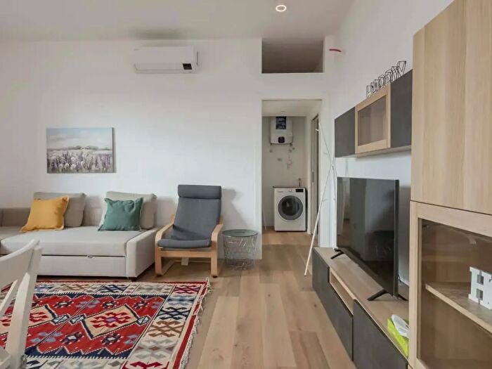 Appartamento monolocale in affitto in Via Giambellino, Milano